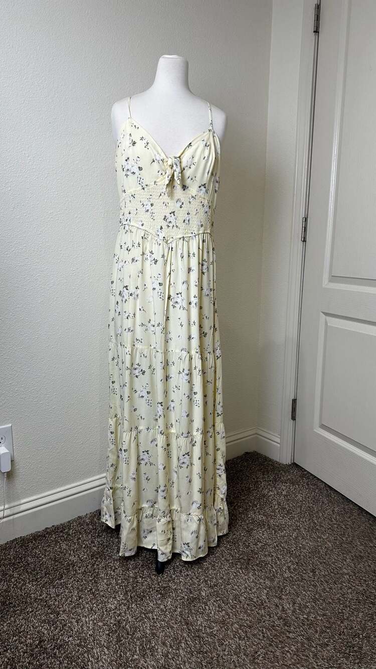Streetwear Society Maxi Dress Size XXL Yellow Floral Tiered Smocked Tie-Front